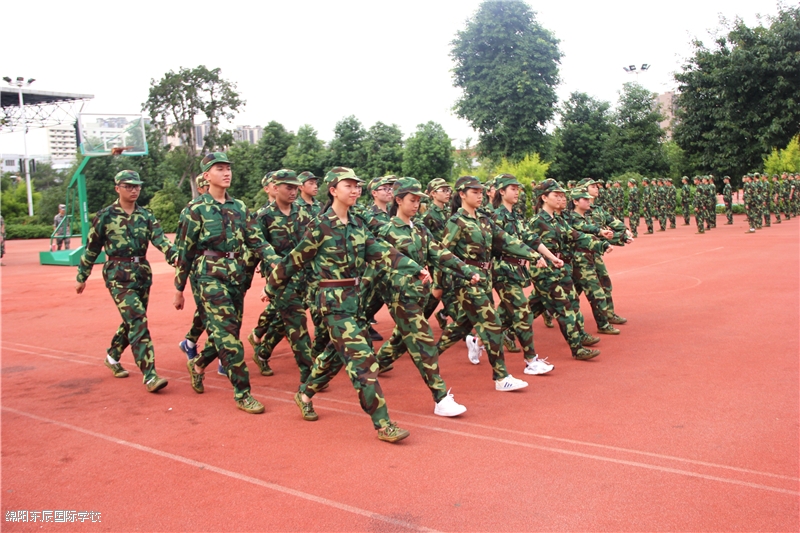 軍訓(xùn)，成就最好的我們！東辰國(guó)際精英課程中心2017級(jí)軍訓(xùn)實(shí)錄