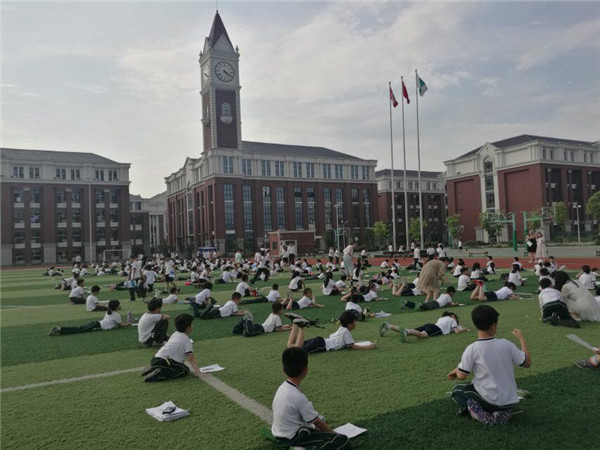 記義烏楓葉國(guó)際學(xué)校初小學(xué)第十四周升旗儀式